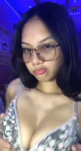 looking makes it hot_94