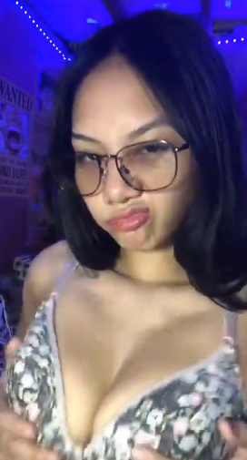 looking makes it hot_94