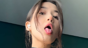 looking makes it hot_96