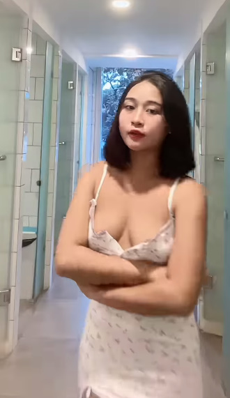 looking makes it hot_98