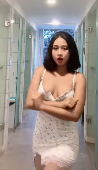 looking makes it hot_98