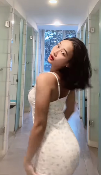 looking makes it hot_98