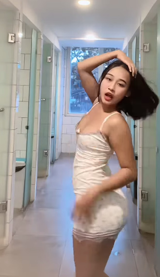 looking makes it hot_98