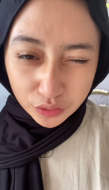 looking makes it hot_99