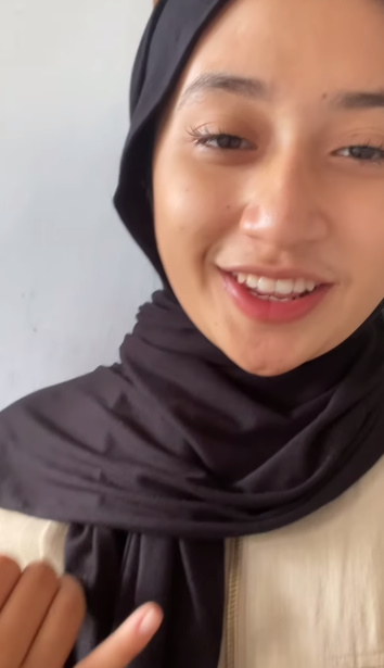 looking makes it hot_99