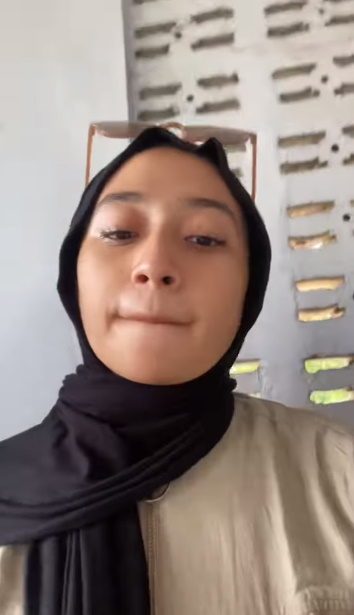 looking makes it hot_99