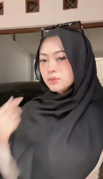 looking makes it hot_99