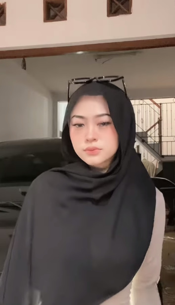 looking makes it hot_99