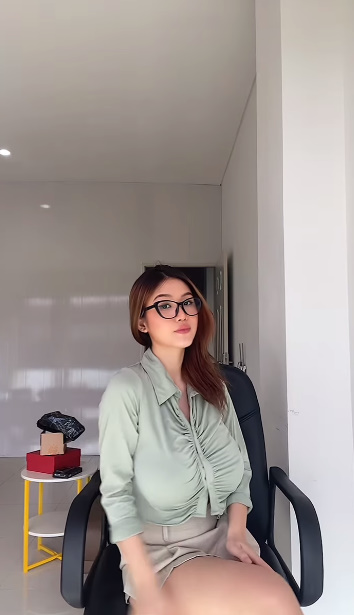 looking makes it hot_99