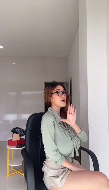 looking makes it hot_99