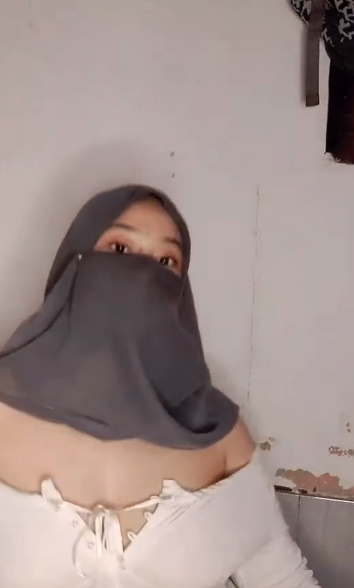 looking makes it hot_99