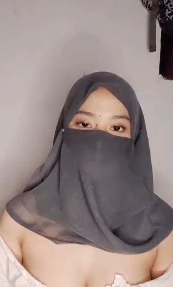 looking makes it hot_99