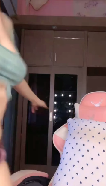 looking makes it hot_99