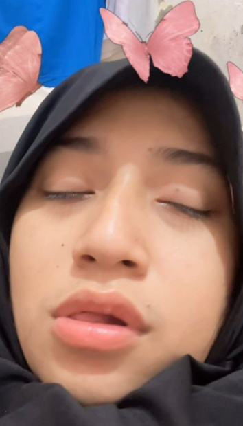 looking makes it hot_99