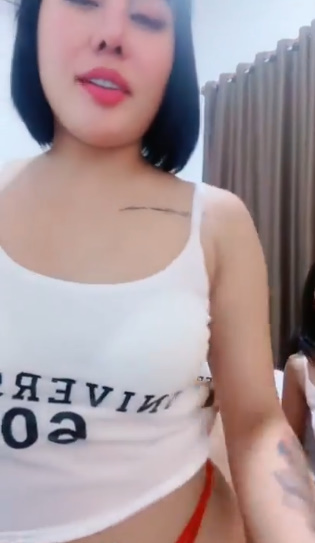 looking makes it hot_103