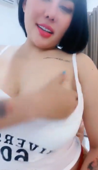 looking makes it hot_103