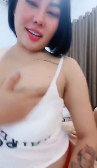 looking makes it hot_103