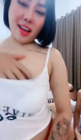 looking makes it hot_103