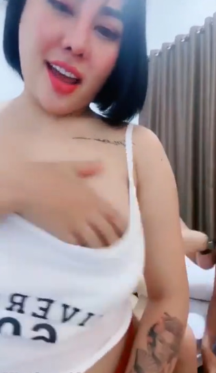 looking makes it hot_103