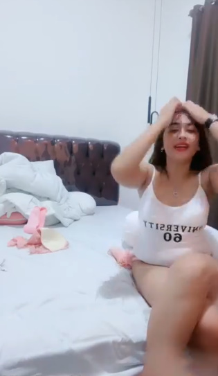 looking makes it hot_103