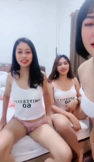 looking makes it hot_103