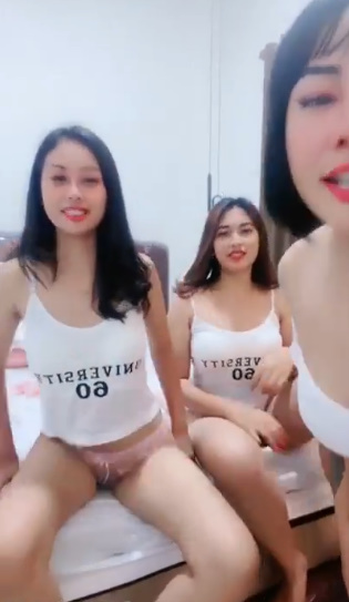 looking makes it hot_103