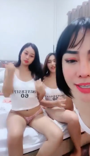 looking makes it hot_103