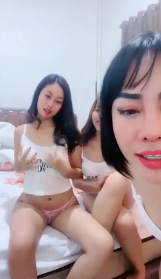 looking makes it hot_103