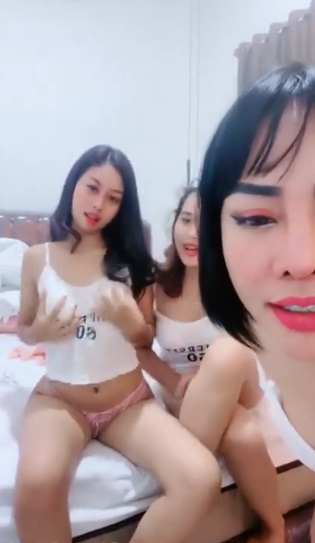 looking makes it hot_103