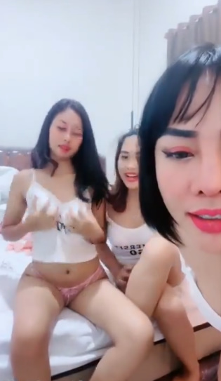 looking makes it hot_103