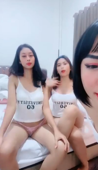 looking makes it hot_103