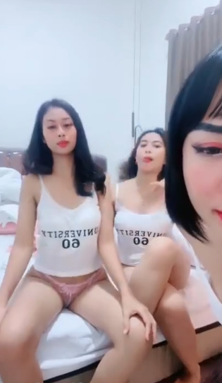 looking makes it hot_103