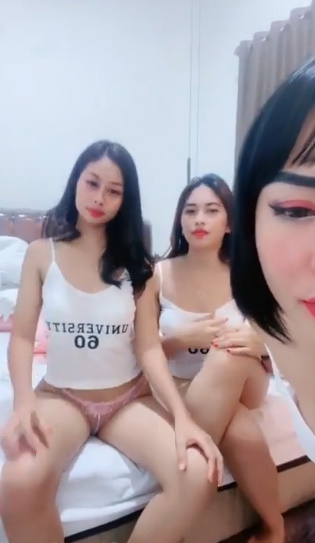 looking makes it hot_103