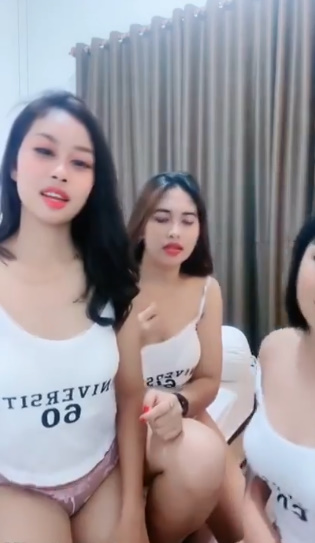 looking makes it hot_103