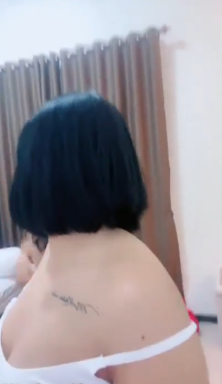 looking makes it hot_103