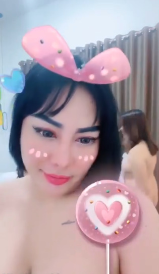 looking makes it hot_103