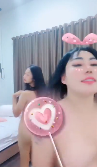 looking makes it hot_103