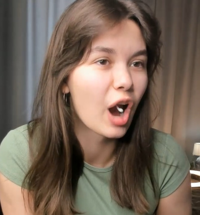 looking makes it hot_109