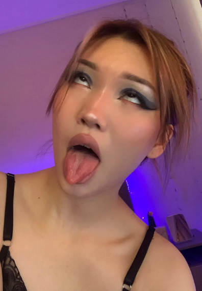 looking makes it hot_110