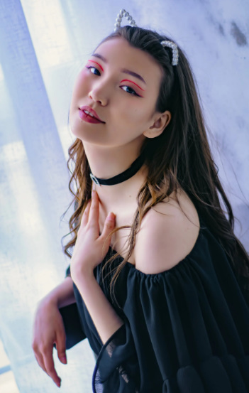 looking makes it hot_110