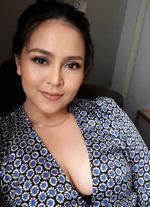 looking makes it hot_115