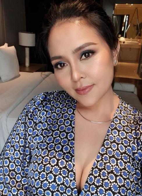 looking makes it hot_115