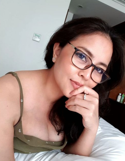 looking makes it hot_115