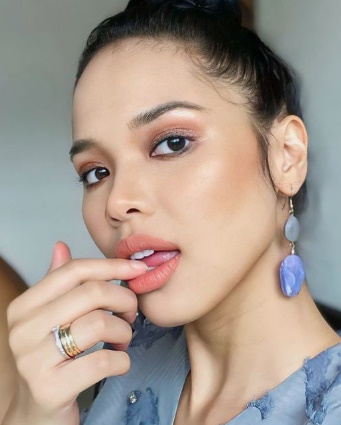 looking makes it hot_115