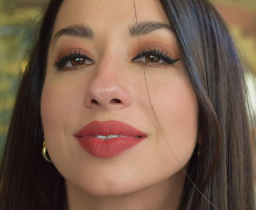 looking makes it hot_116