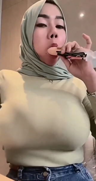 looking makes it hot_117