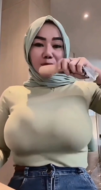 looking makes it hot_117