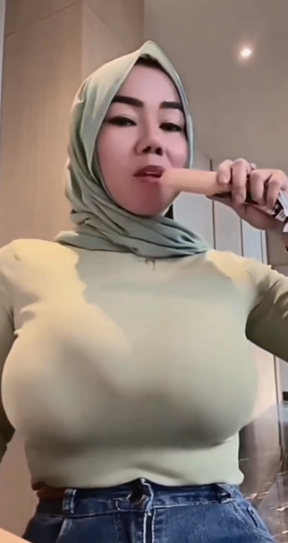 looking makes it hot_117