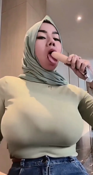 looking makes it hot_117