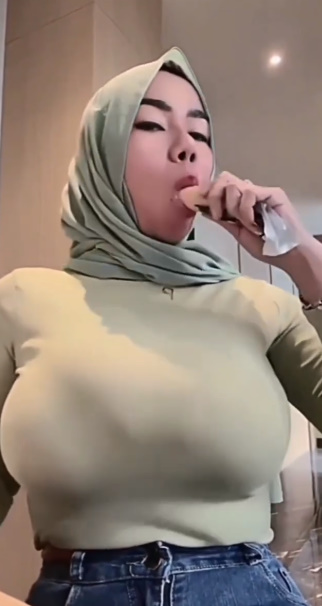 looking makes it hot_117